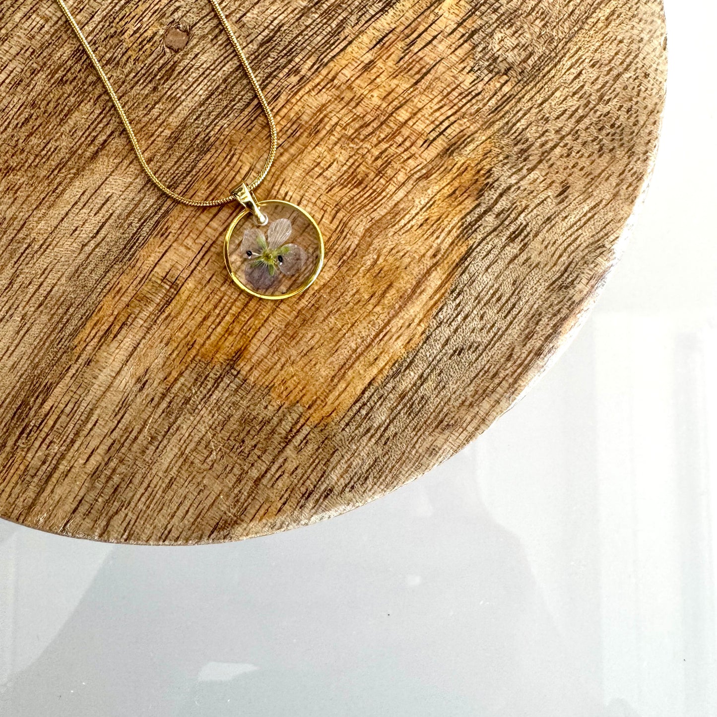 Ketting licht paarse bloem