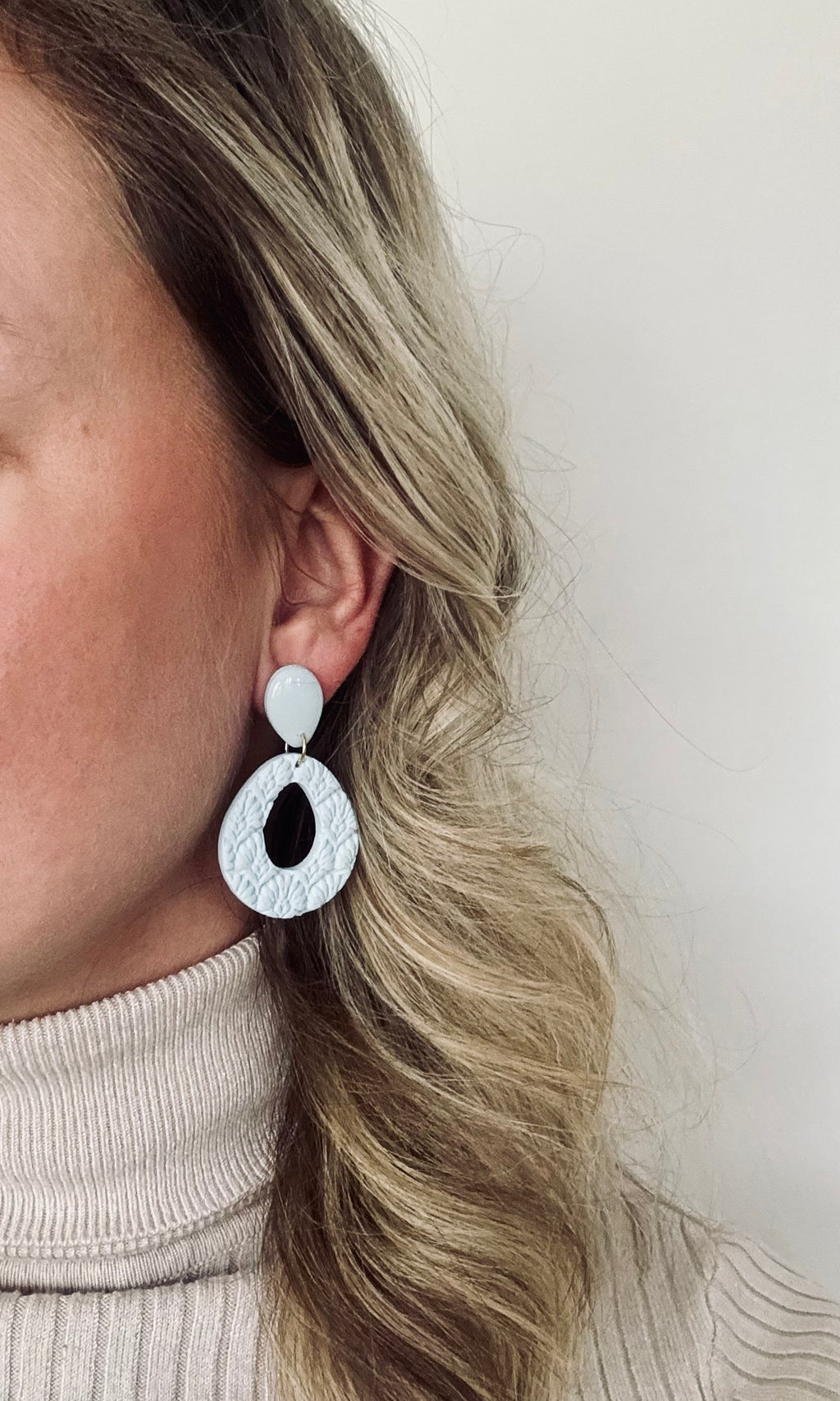 Lenora - oorbellen pastel blauw