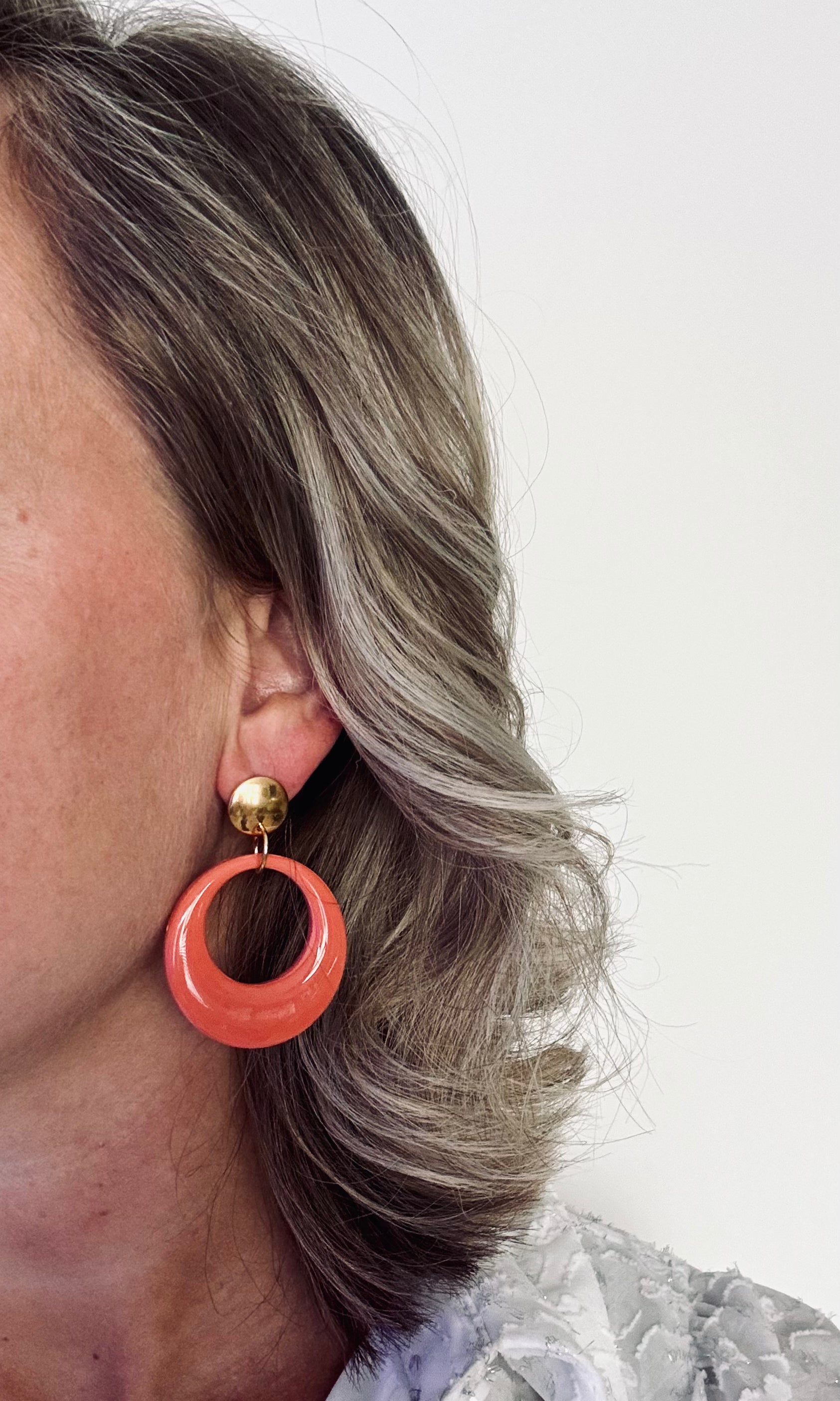 June - Oorbellen light salmon