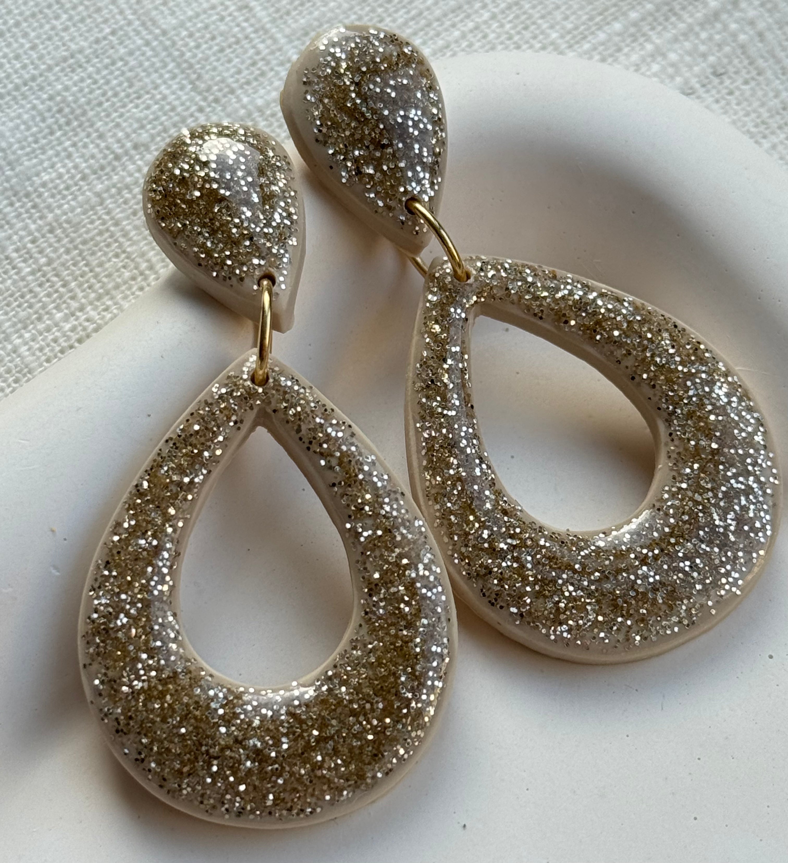 Marley - Oorbellen beige glitter goud