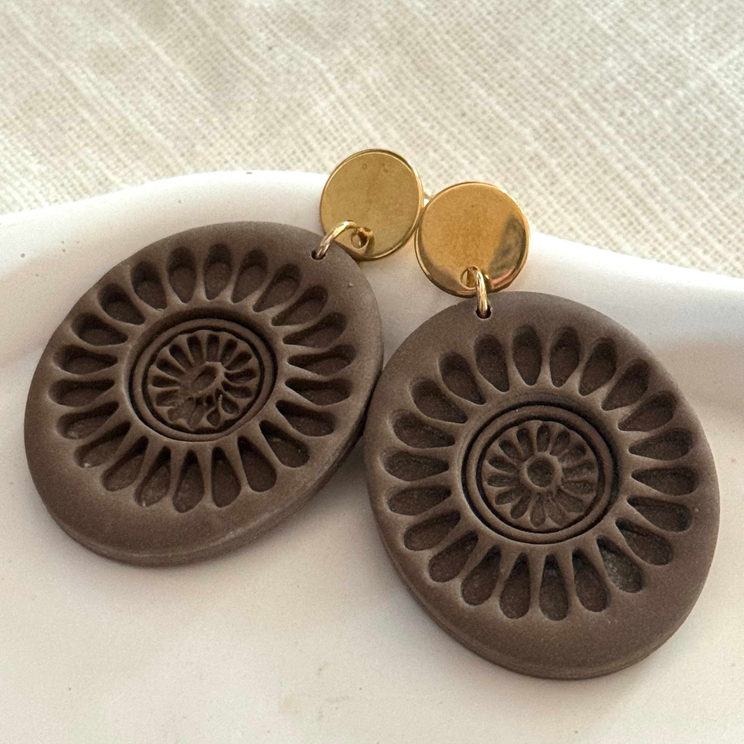 Feline- oorbellen bruin