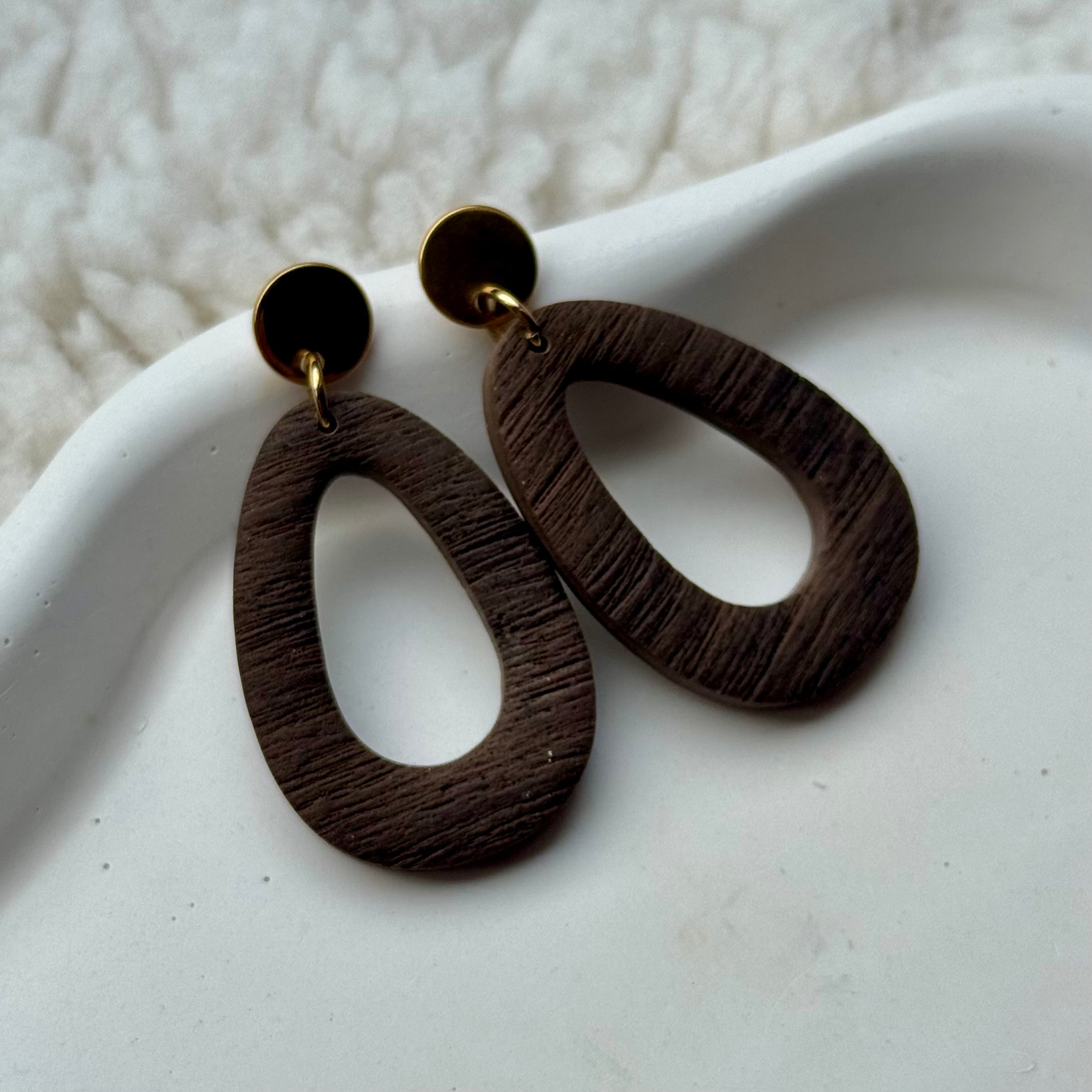 Lot (klein) - oorbellen houtlook bruin