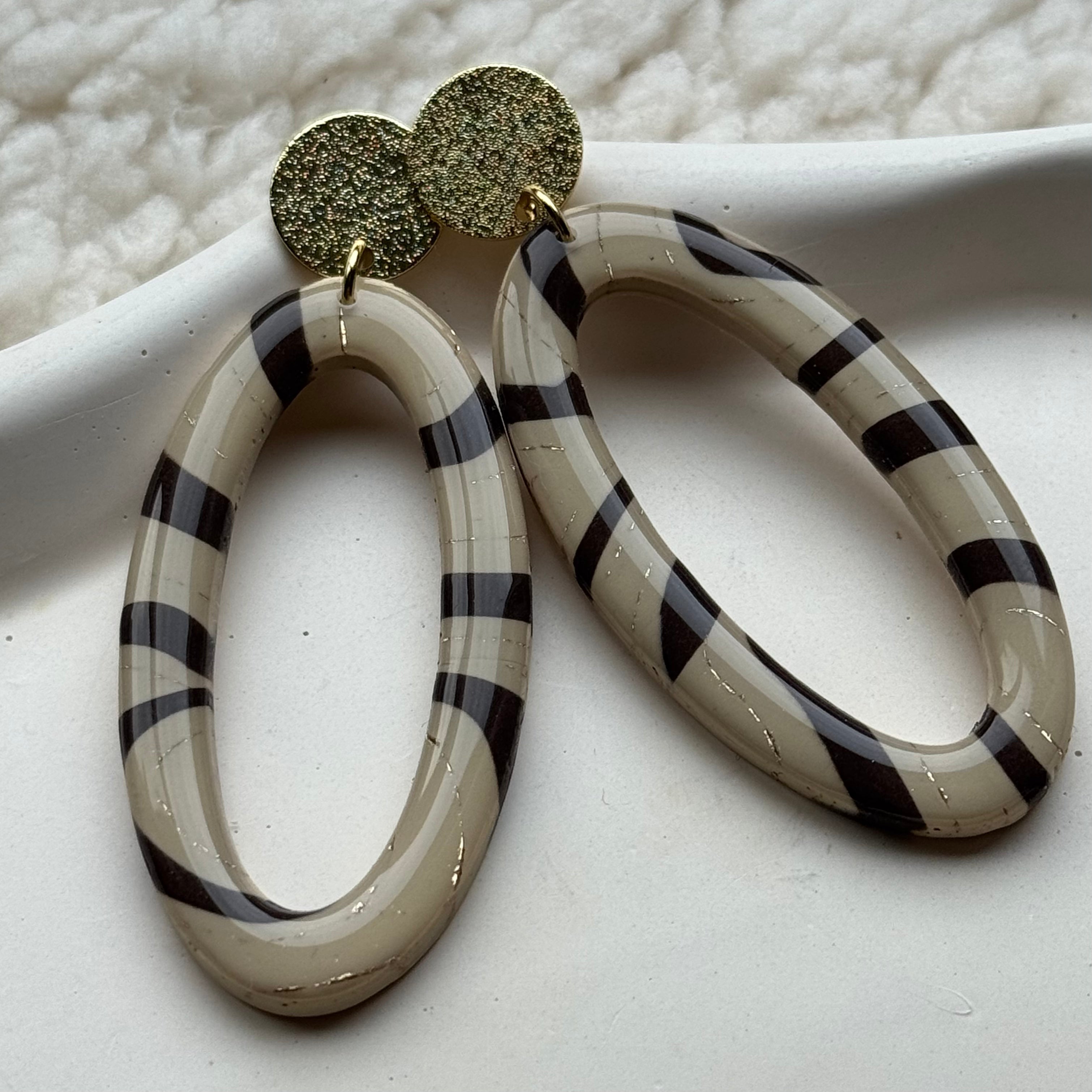 Eyleen - oorbellen bruin beige