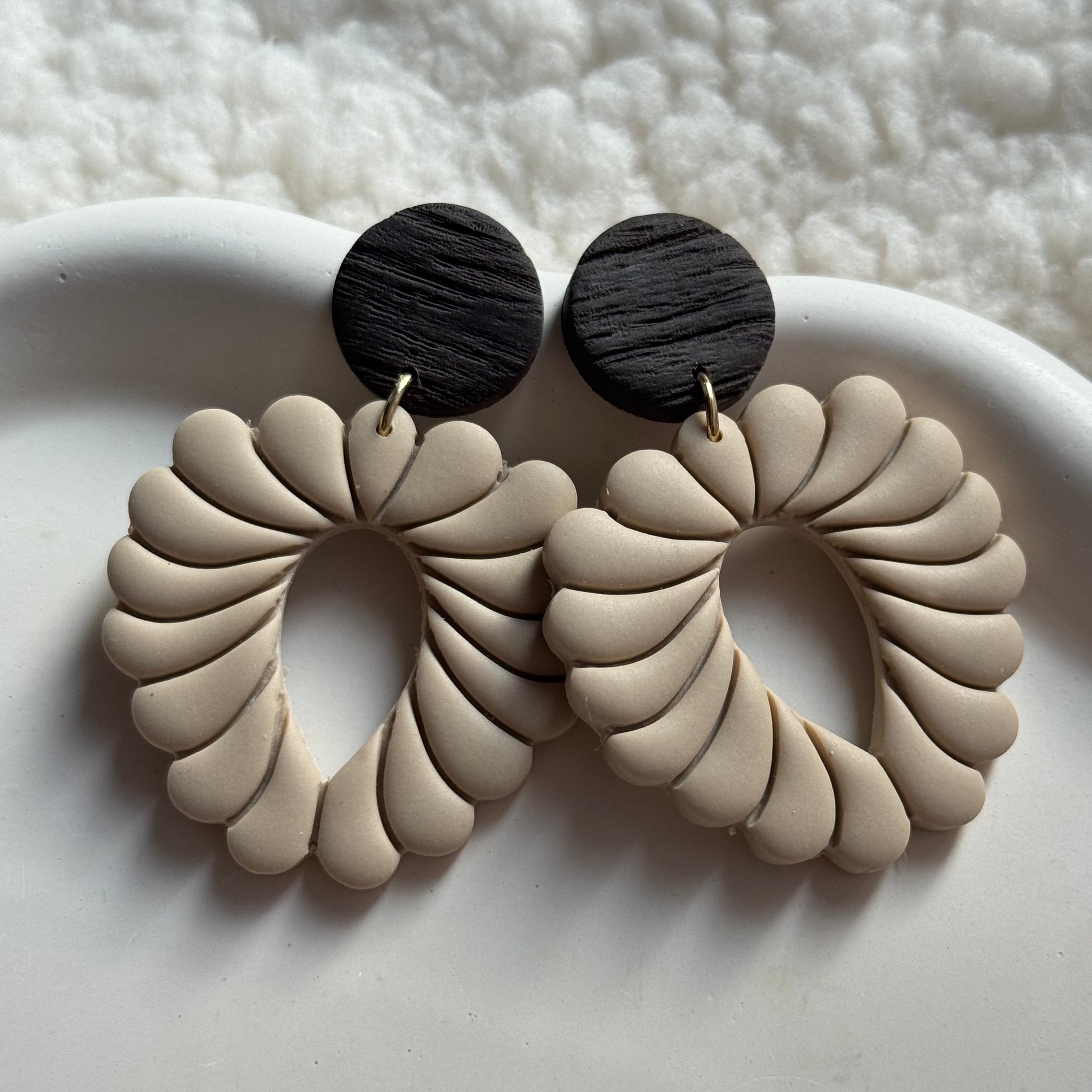 Kyra - oorbellen beige