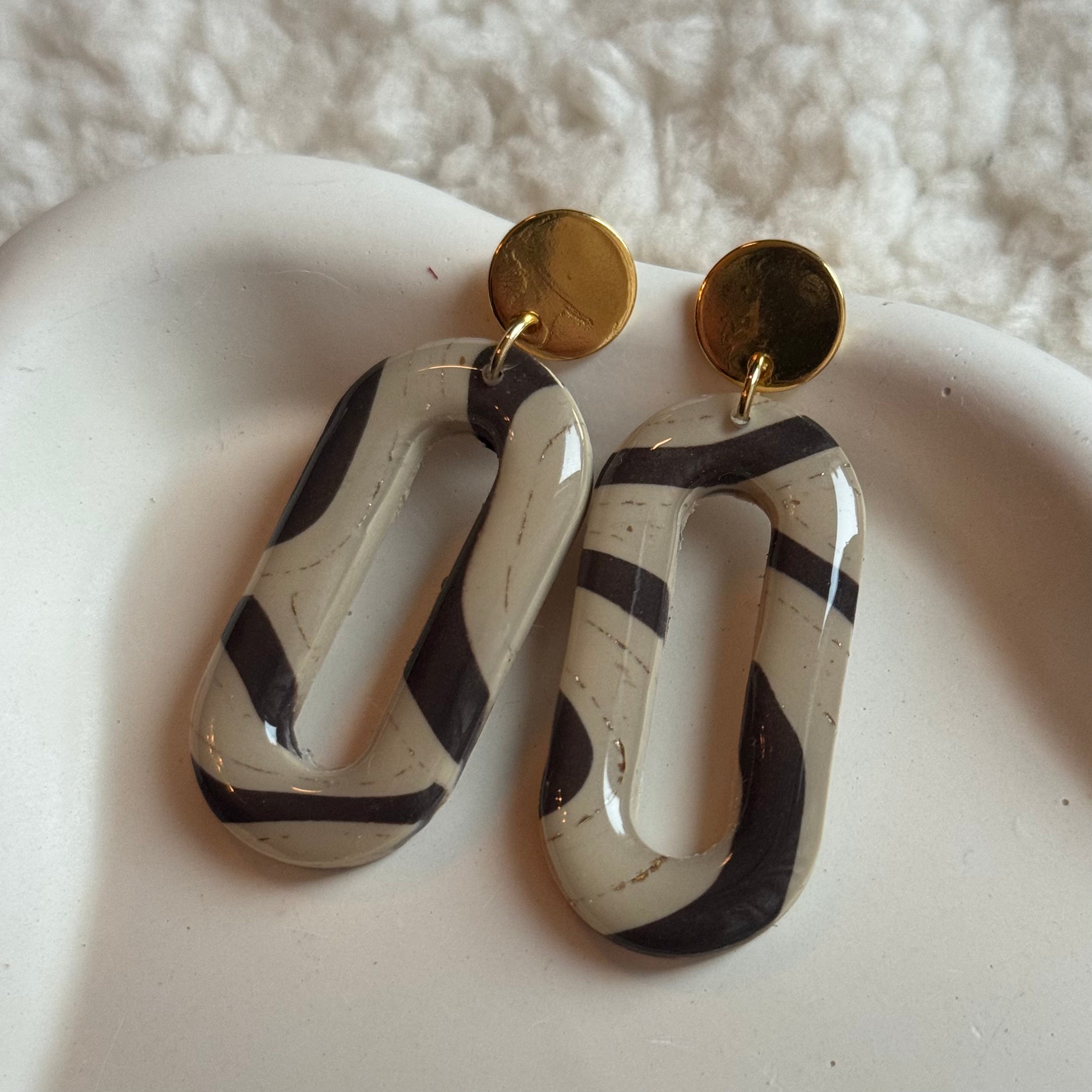 Indy - oorbellen bruin beige