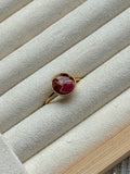 Ring - Goud met donker roze steen
