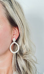 Bella - Oorbellen licht grijs